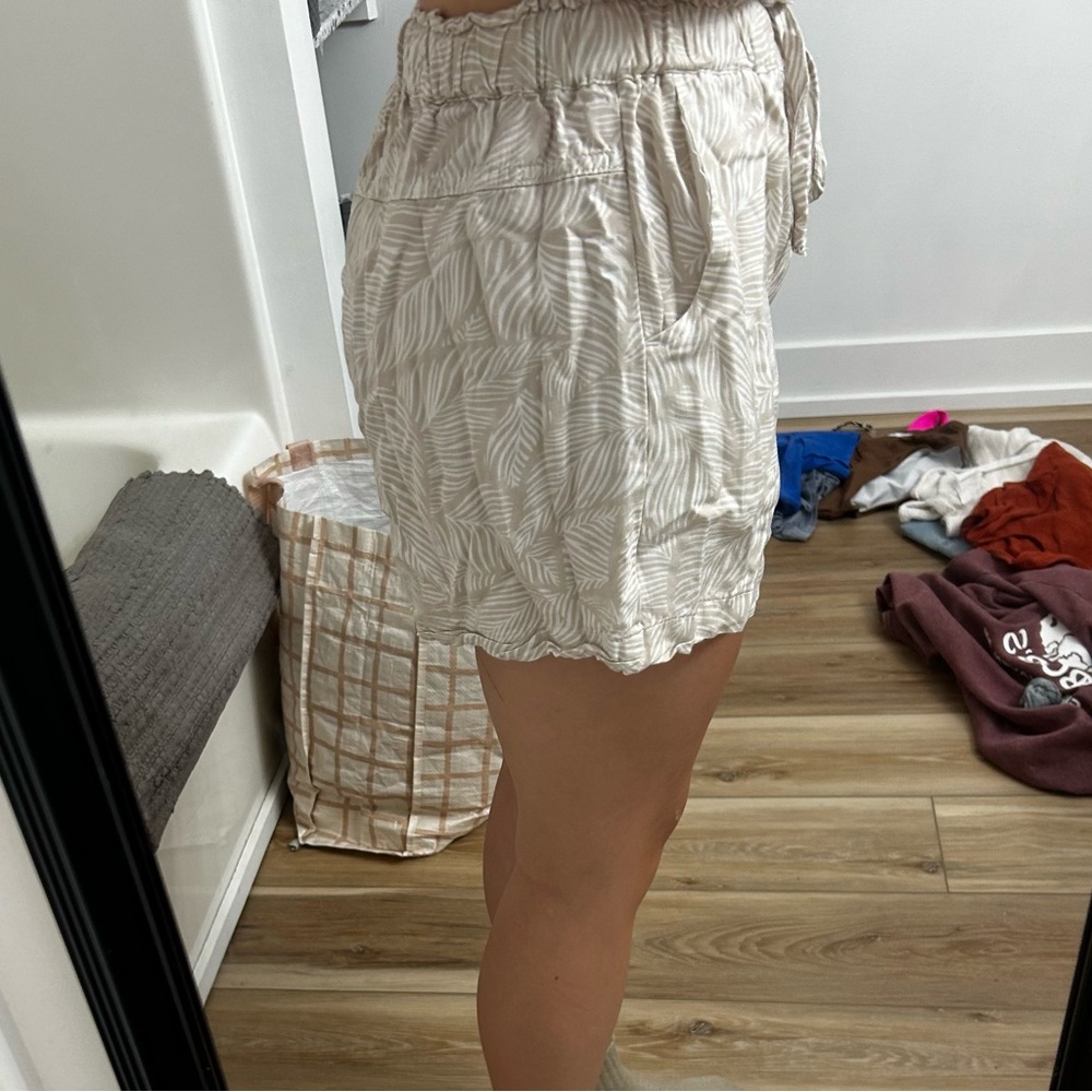 Shorts - Picture 2 of 4